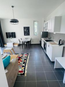 Tale beachfront flat