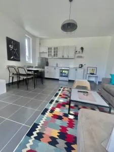 Tale beachfront flat - Fushë-Milot