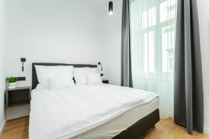 Deluxe4 Apartment with 2 ROOMS next to the Synagogue FREE AIR CONDITIONER, SAUNA