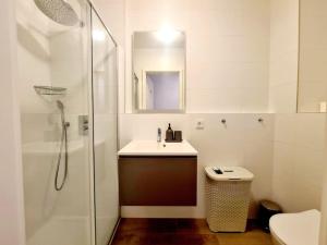 Luxury one bedroom with free parking