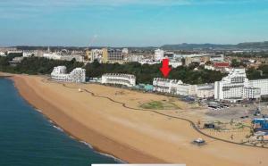 Vibrant beachfront Folkestone getaway