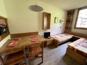 Appartements Residence Pierrer - Le Pierrer 13 - Studio divisible, vue pistes et montagne MAE-5574 : photos des chambres