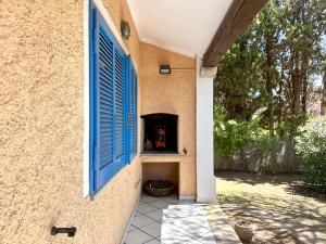 Blue shutters by the beach img50