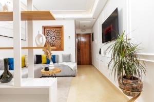 Luxury 1BR with Charming Balcony - Romantic Getaway