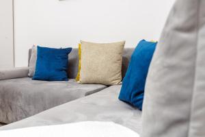 Luxury 1BR with Charming Balcony - Romantic Getaway