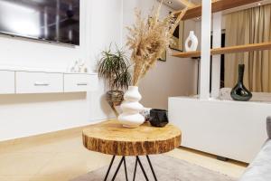 Luxury 1BR with Charming Balcony - Romantic Getaway