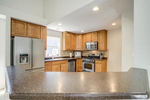 Deck, Hot Tub and Resort Amenities Ocean View Gem