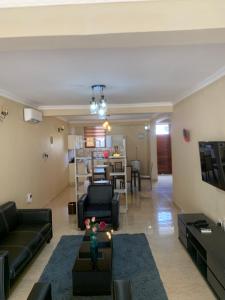 Vybe house 1 with swimming pool and free Wi-Fi