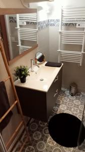 Appartements Les Loges Du Theatre MAISON de 150m2 PRIVE reservable de 2 a 14 personnes tout equipe au pied de l'AVENUE DE CHAMPAGNE et toutes commodites DEGUSTATION CHAMPAGNE OFFERTE jacuzzi sauna jeux velos EMPLACEMENT EXCEPTIONNEL et CHIC : photos des chambres