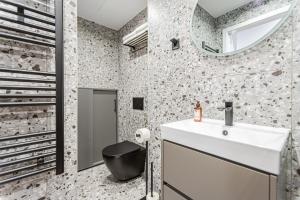 Deluxe2 Apartment next to the Synagogue FREE AIR CONDITIONER