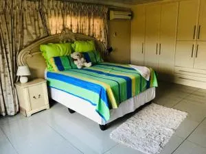 Sqalo Guest House - Глуглуве