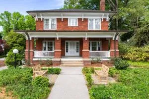 The Hummingbird House - Monticello