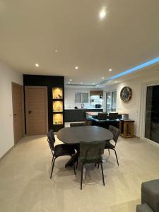 Villas Magnificent new villa with swimming pool : photos des chambres