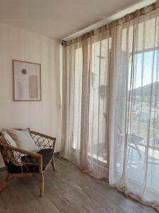 Lovely 1 BR apt near beach with private parking