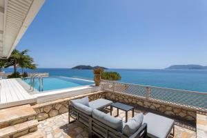 Azzure Vista Seafront Villa