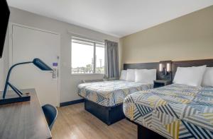 Deluxe Quadruple Room - Non-Smoking room in Motel 6-Venice FL