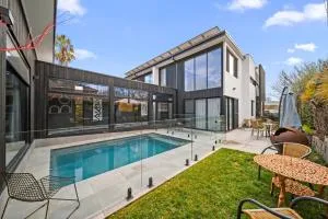 Luxurious 2-Bed Pool, Lift, Alfresco Dining - Bywong