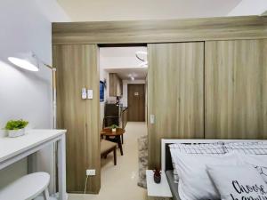 1BR Condotel with Balcony at FAME Residences #FM01