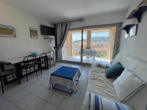Banyuls-sur-Mer: Appartement T2 avec Loggia, Parking Privé - FR-1-309-39
