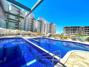 Lagoa ECO TOWERS ao lado do parque