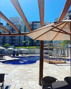 Lagoa ECO TOWERS ao lado do parque