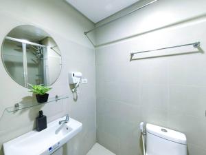 1BR Condotel with Balcony at FAME Residences #FM02