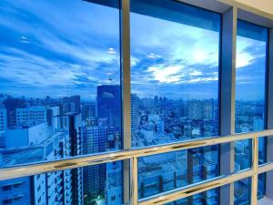 1BR Condotel with Balcony at FAME Residences #FM02