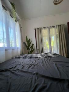 Peaceful Room in General Luna - Manoys Lair IAO - 1