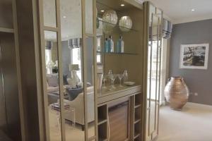 Luxurious House with private garden & Tree house