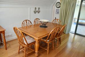 Paradise Corner - Bring your own linen.