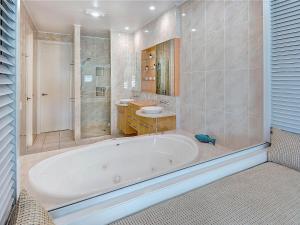 Pavillions on Hamilton Island by HIHA