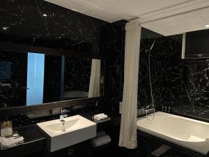 Executive Club Suite 1 giường King - 2 giường đơn (Executive Club Suite 1 King - 2 Single Beds)