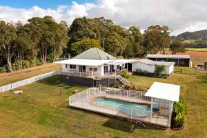 'Rail Trail Cottage'-Artisan rural Home 5 mins to pristine beach