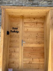 Chalets Un Ecrin de Serenite Face aux Montagne chalet nathalya : photos des chambres