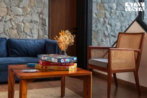 StayVista at Shai Sher Estate with Bonfire, BBQ and Lawn