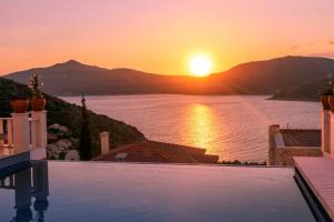 Lux Ketchy Villa , Heatable Infinity pool , Wifi , Sunset in Kalkan