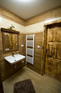 Statek DĚRAVÁ BOTA