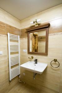 Statek DĚRAVÁ BOTA