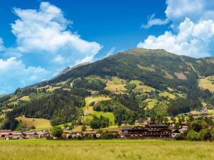 Apartment in Tyrol near Ski Lift