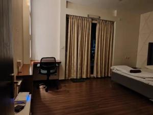 Lavish 3BHK on 12th Floor Only for Family