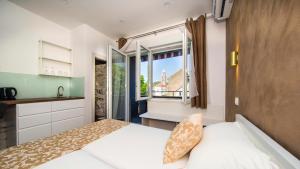 Split Central Luxury Studios 2