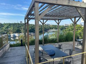 Newly built bright apartment, close to everything If you want to visit Stockholm, you will find the perfect accommodation here! Ferry line 80 makes it very convenient and easy to get to the city center