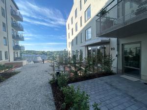 Newly built bright apartment, close to everything If you want to visit Stockholm, you will find the perfect accommodation here! Ferry line 80 makes it very convenient and easy to get to the city center
