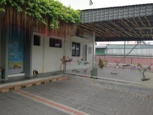 Check-Inn Guesthouse