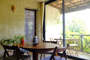 Sejours chez l'habitant Chambre, terrasse et piscine de l'Impasse du Pressoir : photos des chambres