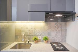 Gorgeous and Comfortable 1BR Sudirman Suites Apartment By Travelio