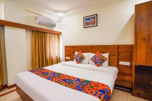 FabHotel Savi Inn - Nr Mantri Square Mall