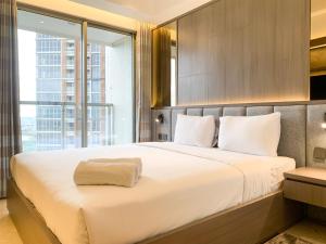 Warm and Modern Look Studio Room at Gold Coast Apartment By Travelio