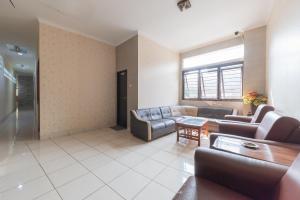 Urbanview Hotel Sakura Bandung