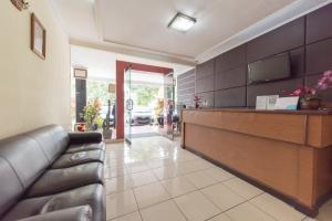 Urbanview Hotel Sakura Bandung